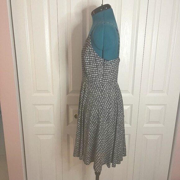 Old Navy Casual Lightweight Smocked Pleated Unlined Printed Fit & Flare Dress - Picture 8 of 13